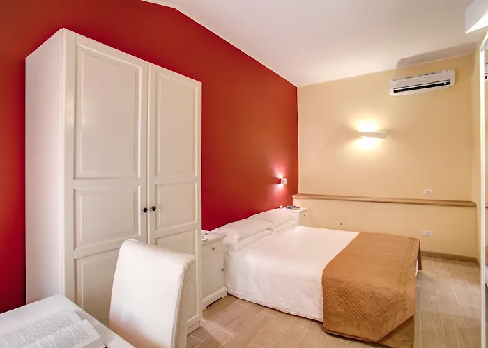 Floor Navona 4*