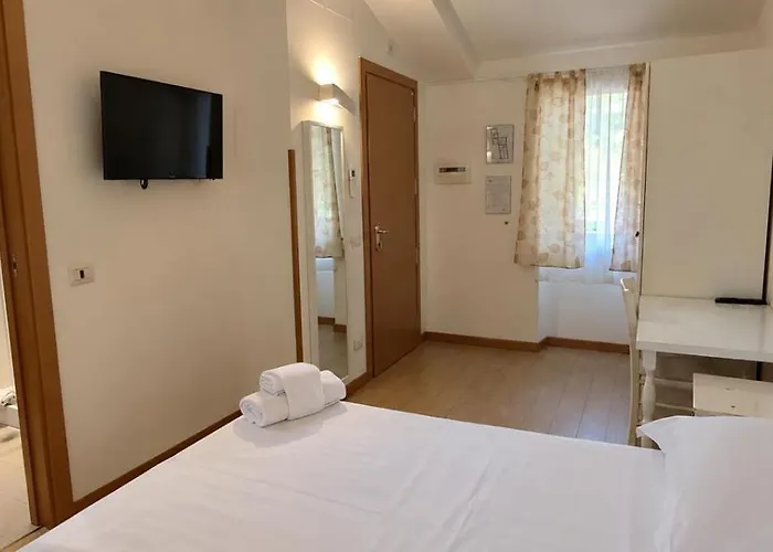 Floor Navona Affittacamere 4*